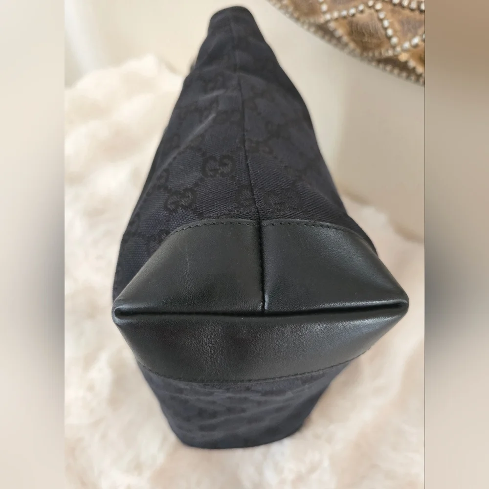 Gucci Black Canvas Shoulder Bag - Picture 2 of 8
